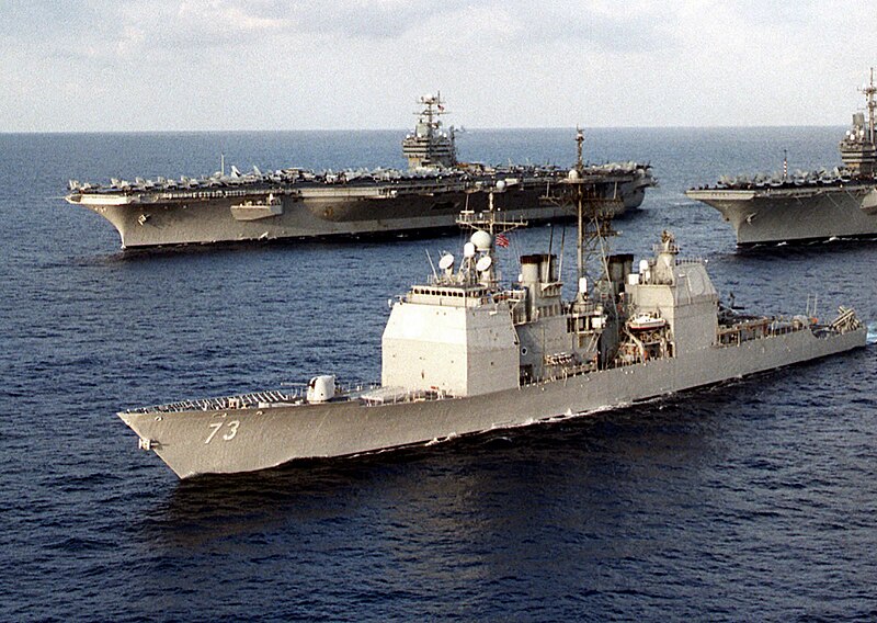 File:USS Port Royal (CG-73) steams alongside of USS Nimitz (CVN-68) and USS Independence (CV-62) off Japan on 25 September 1997 (6510644).jpg