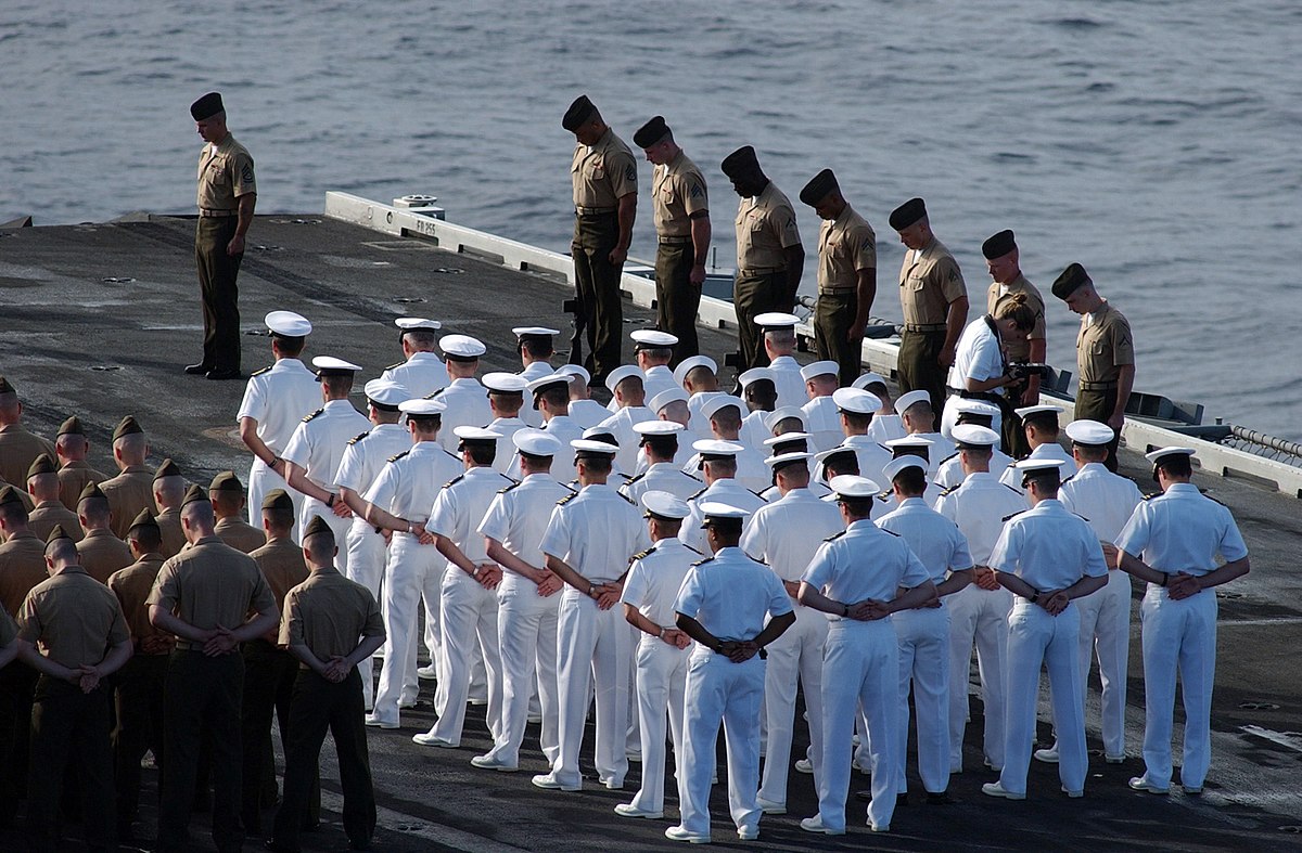 File:US Navy 040718-N-0535P-029 Sailors and Marines bow their heads in  respect during a wreath laying ceremony held on the flight deck in honor of  Capt. Franklin Hooks II.jpg - Wikimedia Commons