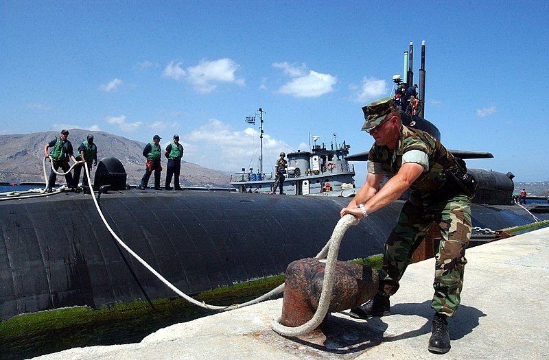 File:US Navy 040719-N-0780F-049 Master-at-Arms 2nd Class Ryan Carver releases the bowline on the Los Angeles-class attack submarine USS Dallas (SSN 700) as the boat gets underway.jpg