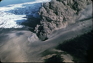 Ukinrek eruption 1977.jpg