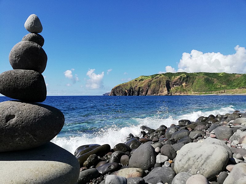 File:Valugan Boulder Beach.jpg