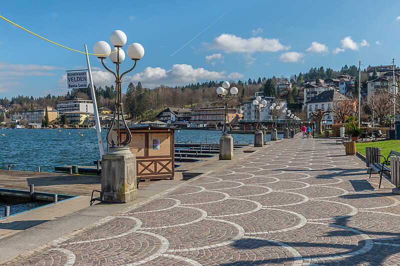 File:Velden Seecorso Promenade 19032024 0930.jpg