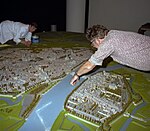 Afwerking van het centrale deel van de maquette in Breda, 1977