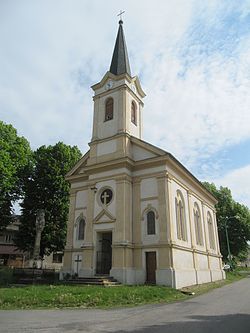 Kaple svatých Cyrila a Metoděje na návsi