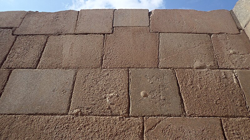 File:Wall of cuboid blocks, Valley Temple of Khafre.jpg
