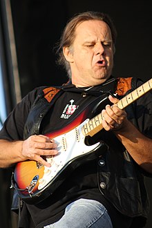 Trout actuando en el Ottawa Bluesfest en 2008