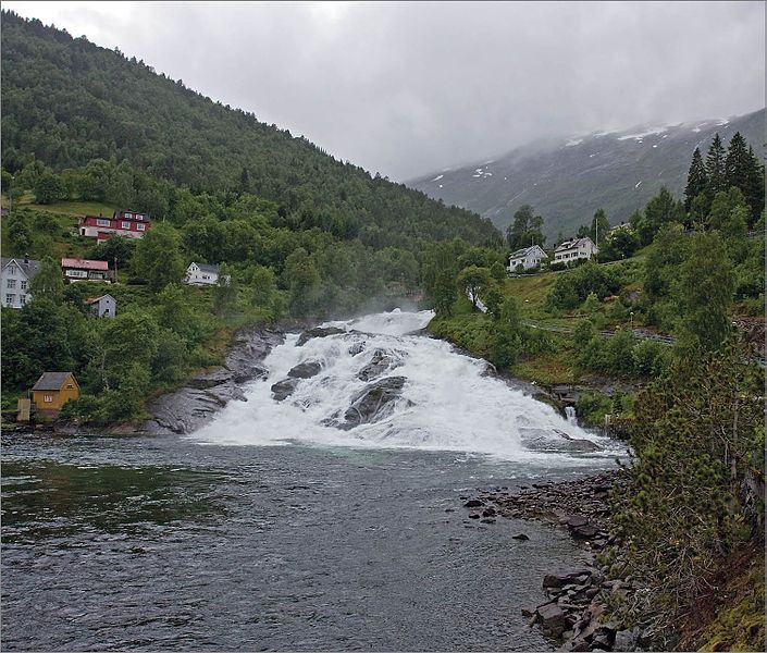 File:Waterfall - Hellesylt, Norway - panoramio.jpg