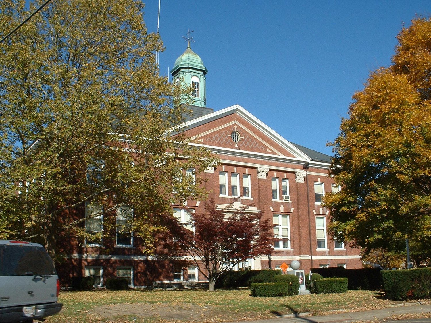 Whitman-Hanson Regional High School - Wikipedia