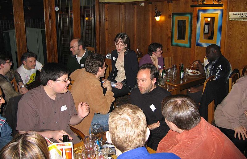 File:WikiMeet London 2004-12-03 23 09.jpg