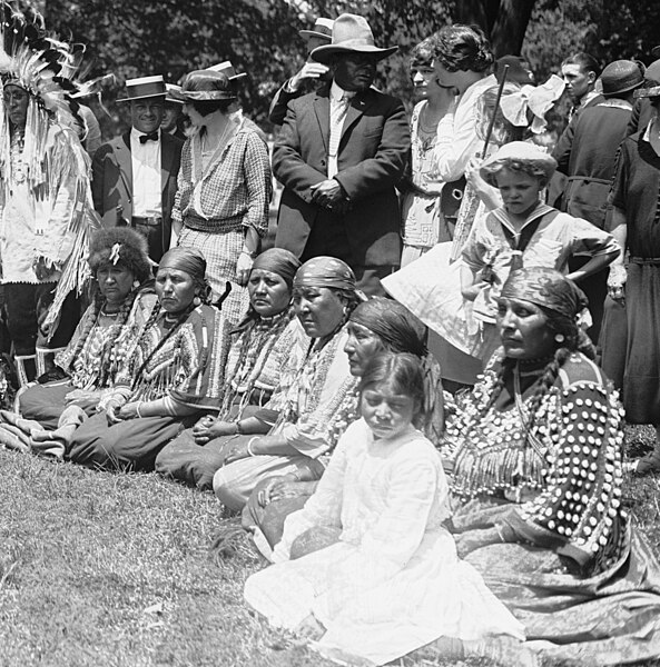 File:Women detail, Indian group at White House, 6-8-23 LCCN2016848125 (cropped).jpg