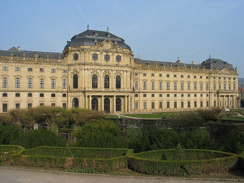 File:Wuerzburger Residenz vom Hofgarten.jpg