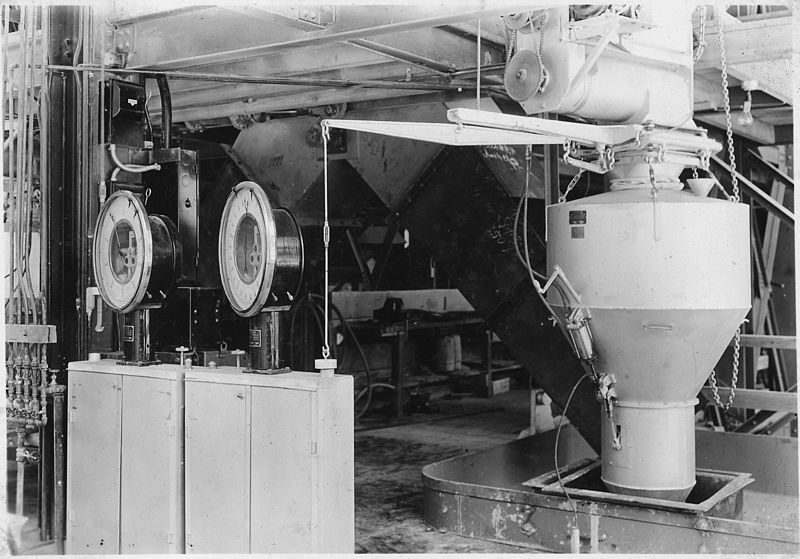 File:"Automatic scale dials and cement batchers at Six Companies' low level concrete mixing plant." - NARA - 293626.jpg