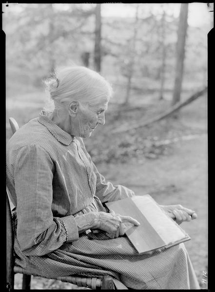 File:"Mrs. Sarah J. Wilson, Bulls Gap, Tennessee. In addition to daily work around the home, she finds time to raise some... - NARA - 532636.tif