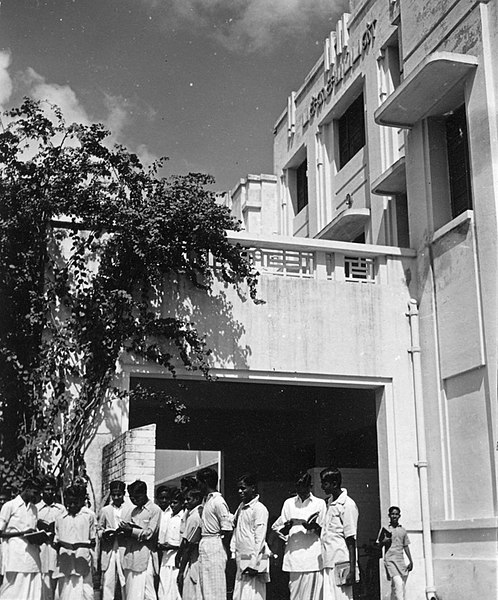 File:"Paohaiyappas College Hindu Art and Science, Students" (BOND 0442).jpg