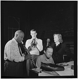 Sidney Bechet en répétition, New York, N.Y., dans les années 1940.