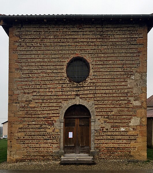 File:Église Saint-Martin de Romanèche - entrée et oculus.jpg