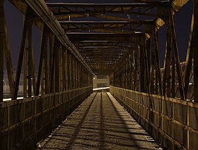 Kładka dla pieszych nad torami kolejowymi Footbridge over railway tracks