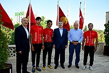 İranlı Bisikletçiler Başkan Akyürek’i Ziyaret Etti.jpg