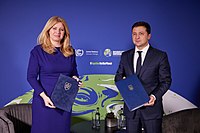 スロバキアのズザナ・チャプトヴァー大統領と（2021年11月2日）