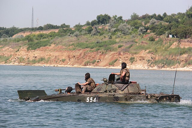 BMP-2 of the Armed Forces of Ukraine demonstrates its amphibious capabilities.