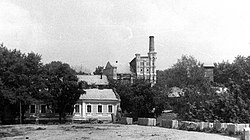 Пивоваренный завод Эсслингер (справа) в начале XX века