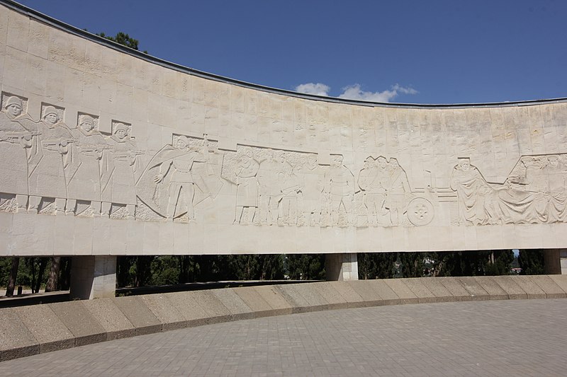 File:Ялта. Мемориальный комплекс в честь героев гражданской и Великой Отечественной войн.3.jpg