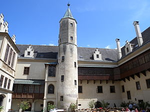 The medieval courtyard 090726 Grafenegg 329.jpg