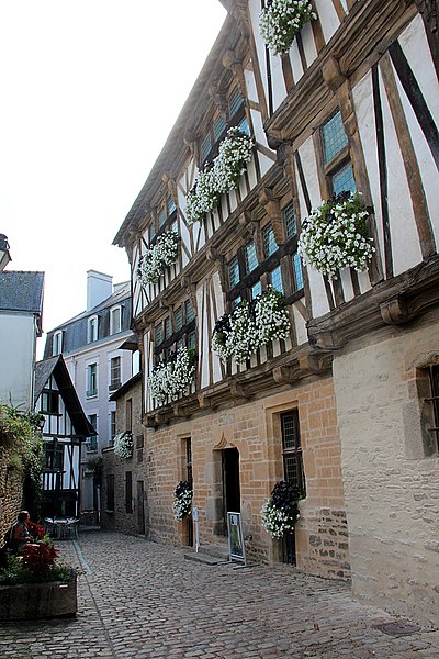 File:0 La Maison des Archers à Quimperlé.JPG