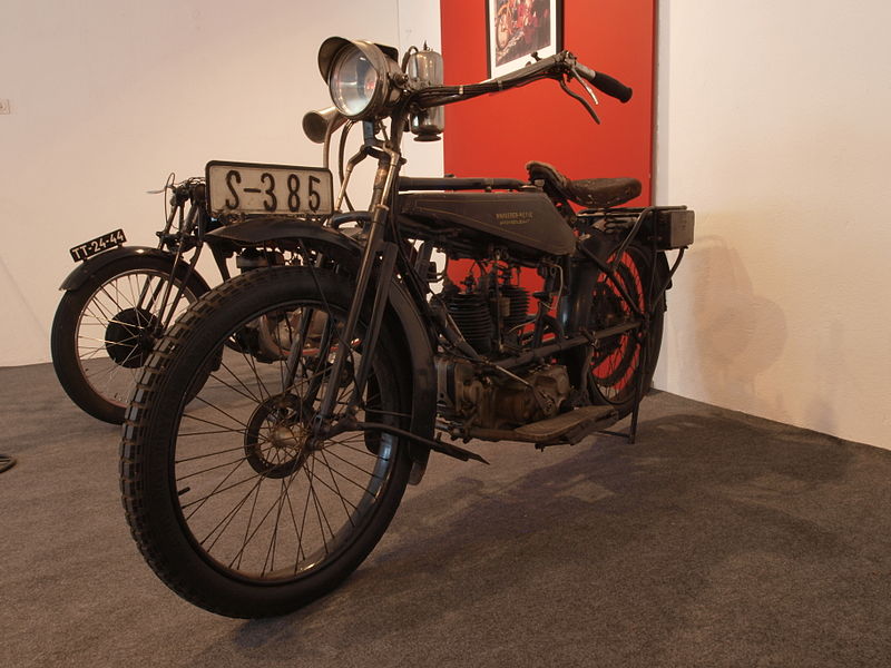 File:1924 Wanderer-Werke 4,5hp 2cil 614cc p1-1.JPG