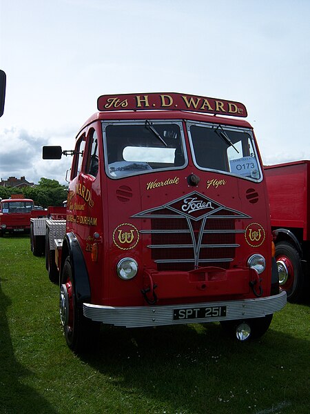 File:1955 Foden (SPT 251) timber lorry, 2012 HCVS Tyne-Tees Run (1).jpg