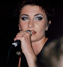 Shelly Poole performing as part of Alisha's Attic in August 1998