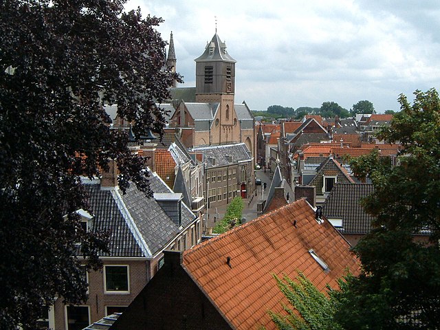 A modern view of the city of Leiden featuring the Hooglandse Kerk