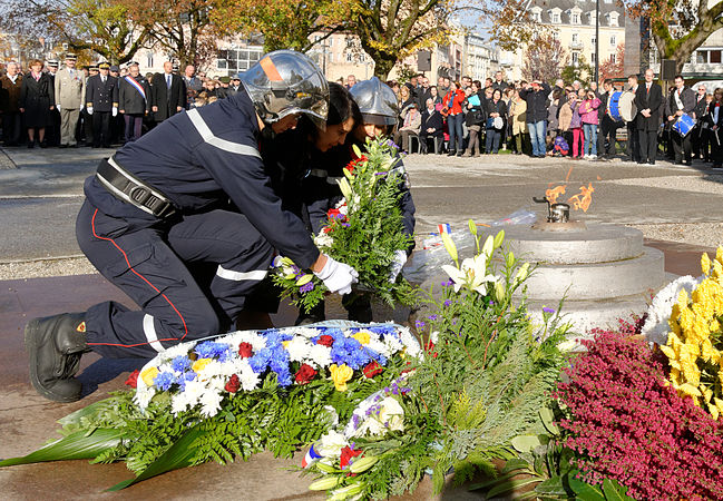 Dépôt de fleurs de la part de Samia Jaber, conseillère municipale et conseillère générale.