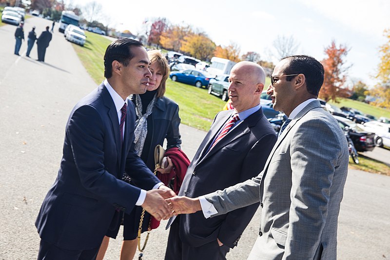 File:20161111-Veterans Memorial Assembly at War Memorial Plaza, New Castle, DE-1434 (30547508403).jpg