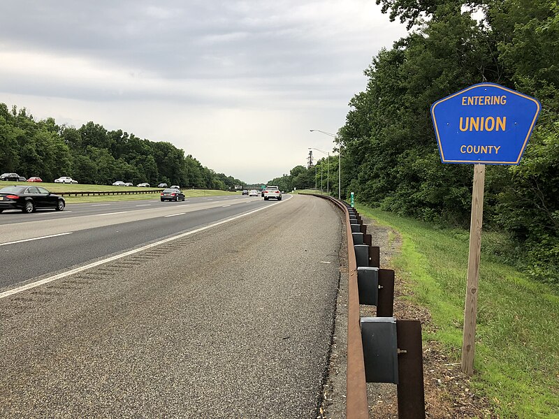 File:2018-06-20 18 47 05 View north along New Jersey State Route 444 (Garden State Parkway) between Exit 132 and Exit 135, entering Clark Township, Union County from Woodbridge Township, Middlesex County in New Jersey.jpg