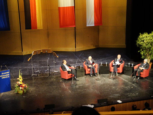 Twentieth anniversary of the Weimar Triangle, stage conversation between Hans-Dietrich Genscher (Germany), Tadeusz Mazowiecki (Poland), Klaus-Heinrich