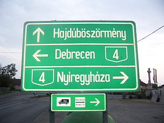 Hungarian-language road sign A 4-es tablaja.jpg