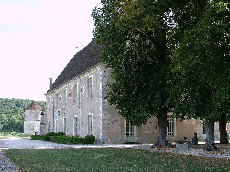 File:Abbaye-de-Reigny,-Yonne (4).JPG