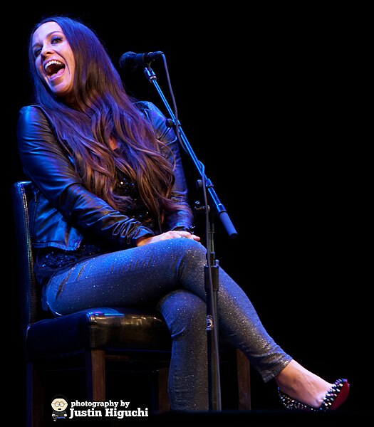 File:Alanis Morissette 5-19-2014 -7 (14041854529).jpg