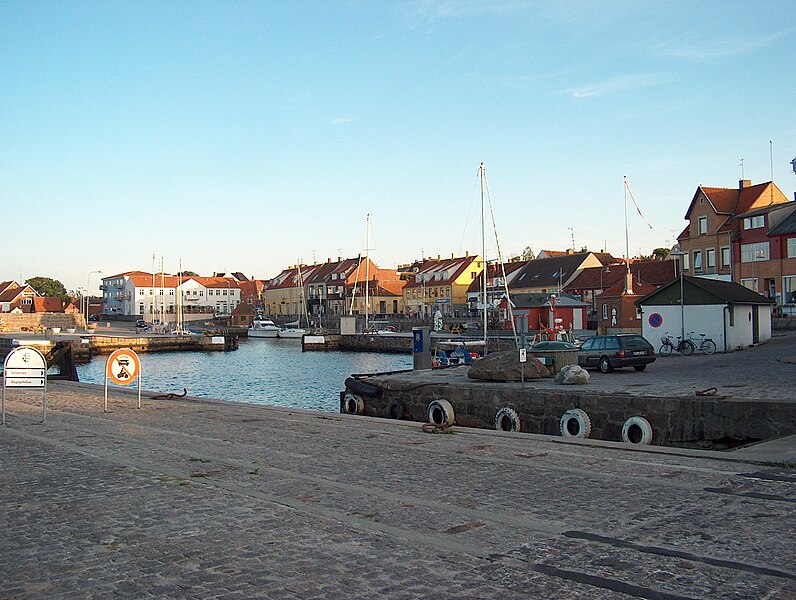 File:Allinge harbor.JPG