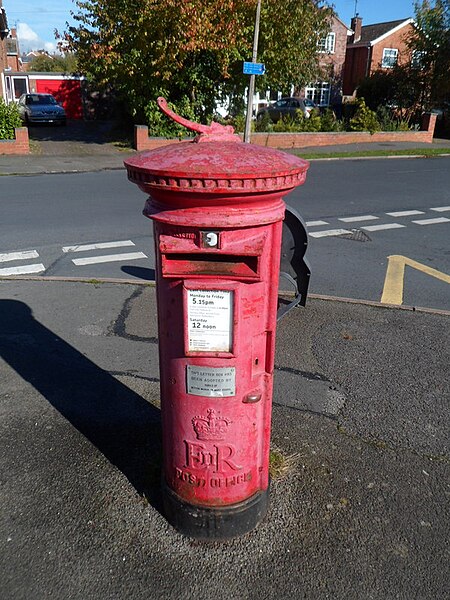 File:An adopted postbox in Mitton, Tewkesbury - geograph.org.uk - 3794282.jpg