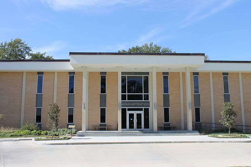 File:Angelina College administration building, Lufkin, TX IMG 3922.JPG