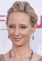 Anne Heche interpreta Amanda Hayes