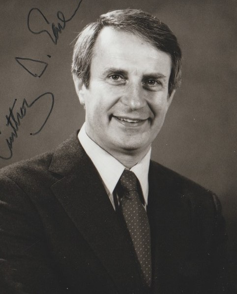 File:Anthony Earl (Wisconsin Governor) (cropped).jpg