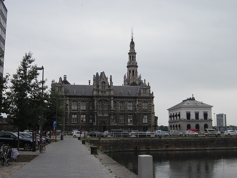 File:Antwerpen Loodswezengebouw.JPG