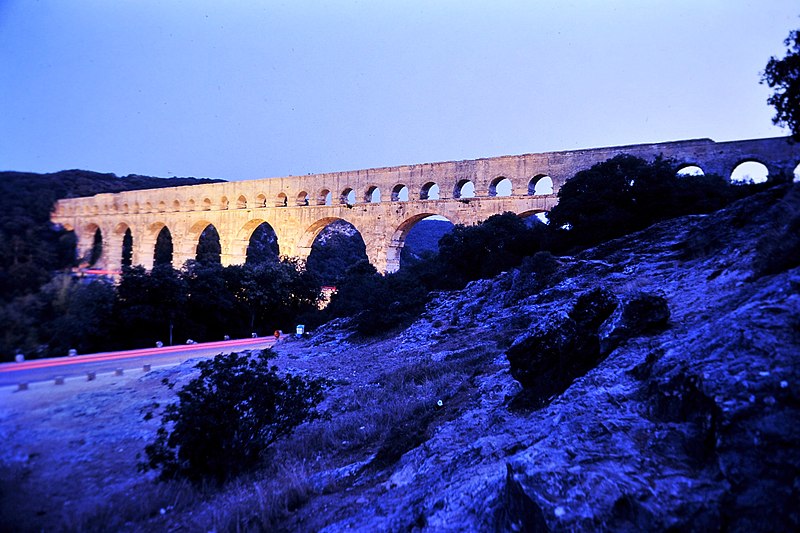 File:Aquädukt Pont du Gard 1981 08.JPG