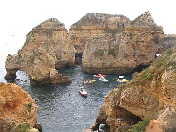 Arches naturelles de Ponta da Piedade au sud du Portugal.
