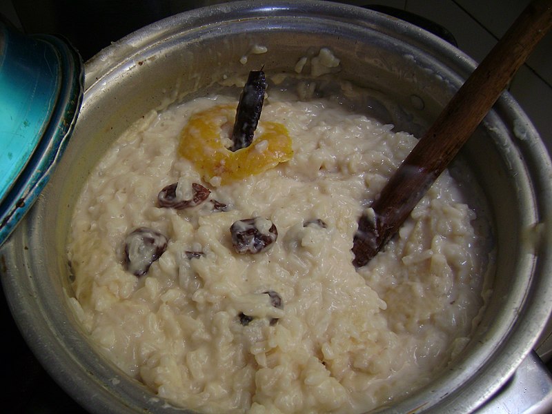 File:Arroz con leche in a pot.JPG