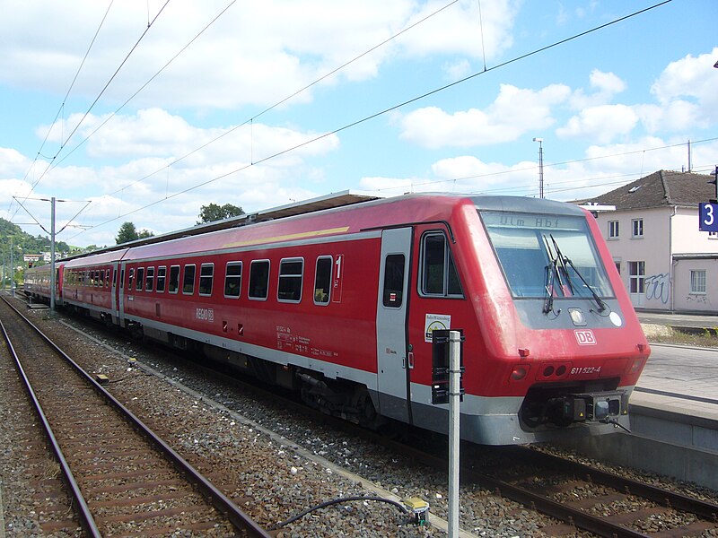 File:BR 611 Tuttlingen.jpg