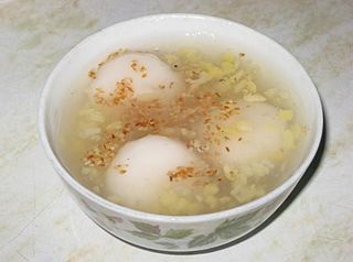 <span class="mw-page-title-main">Chè trôi nước</span> Vietnamese dessert